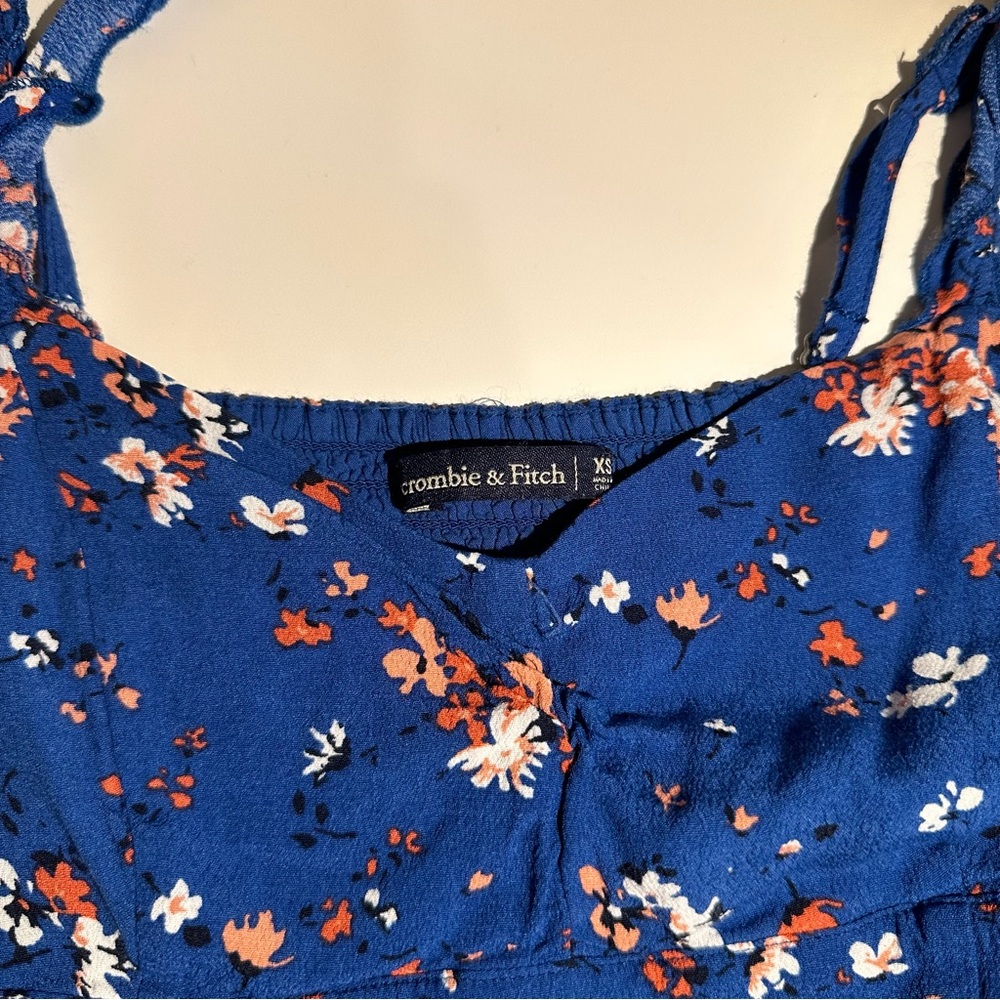 Florals & Ruffles - Picture 3 of 3